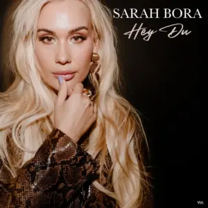 Sarah Bora – Hey Du